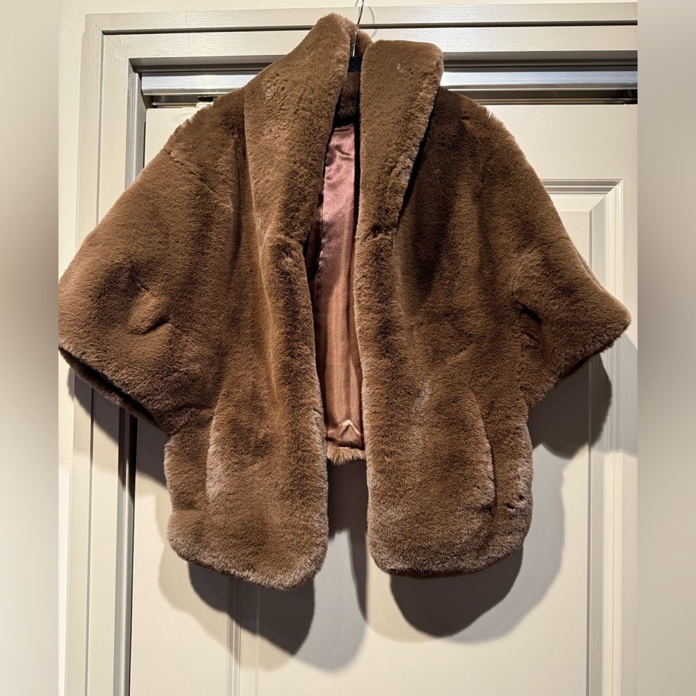 PrettyRugged brown faux fur capelet OS - NWOT - reversible